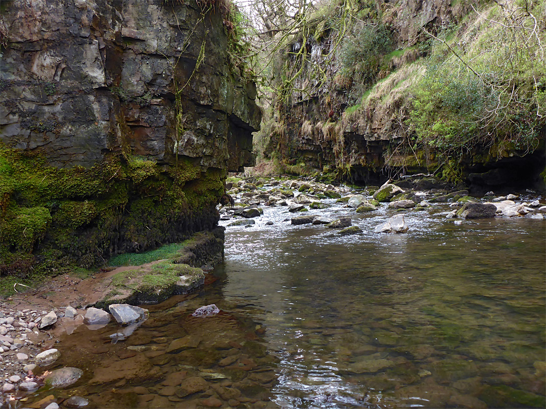 Narrow passageway