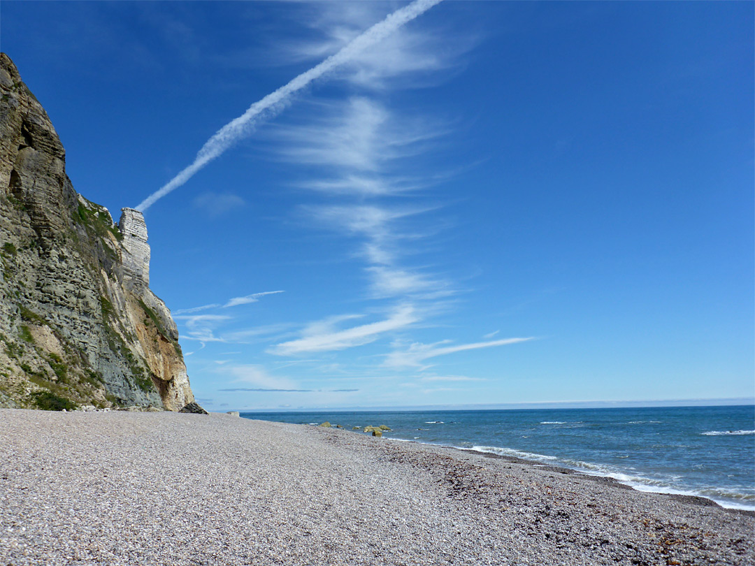 Wispy clouds above Hooken Beach