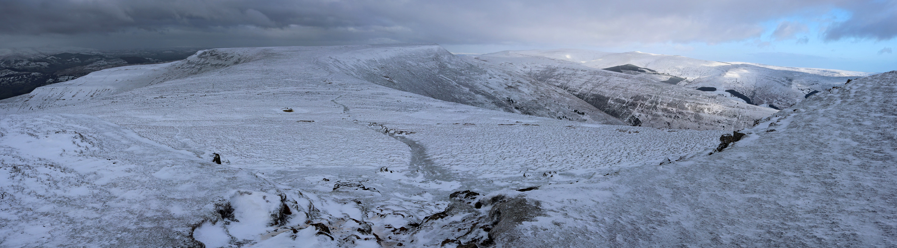 Flat ridge, north of Pen Cerrig-calch