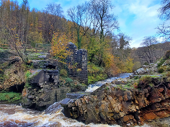 Rocks by the weir at the Glyn Neath Gunpowder Works