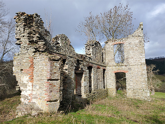 Sun on the ruins